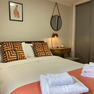 Private Main Door Lovely 2 Bedroom Edinburgh