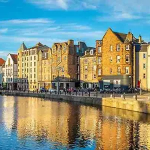Spacious 2 Bed, 2 Bath -the Shore, Leith Edinburgh